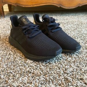 adidas black tennis shoes. never worn. size 7.5